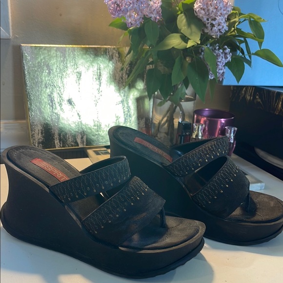 Esprit Black Wedge Shoes with Textured Straps - Picture 9 of 9